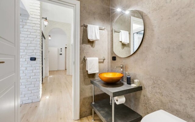 Large & Stylish 3 bed Flat in Excellent Location