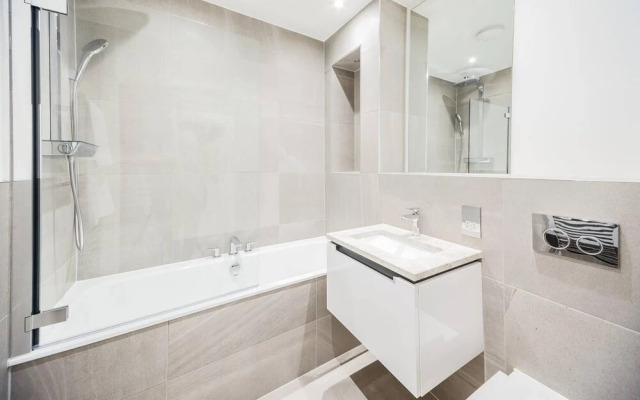 Designer 2 Bed Apartment in Riverside Development