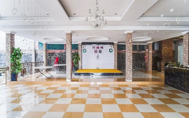 Esther Hotel