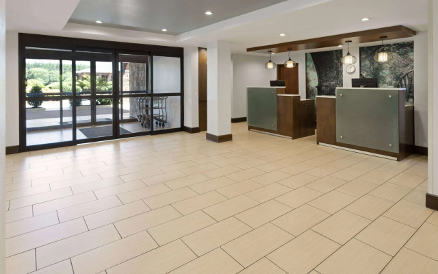La Quinta Inn & Suites by Wyndham LaGrange / I-85