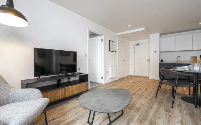 Superb Flat With Community Vibe