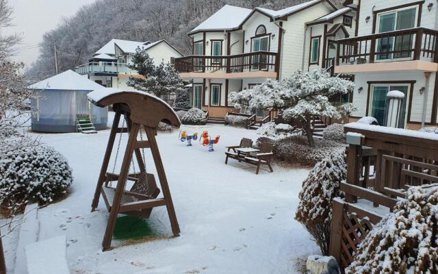 Forest of Color Pension