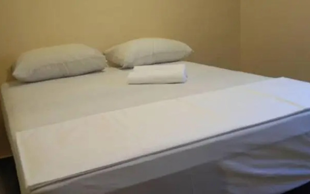 Th Hotel by OYO Rooms