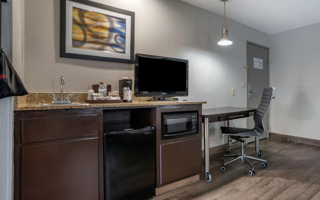 Best Western Carlton Suites