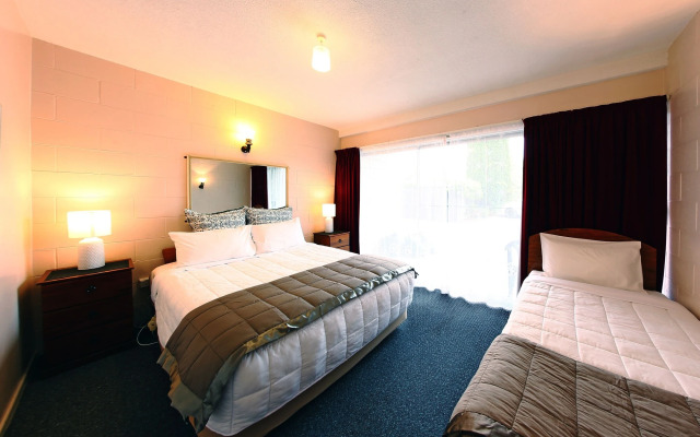 289 Midway Motel