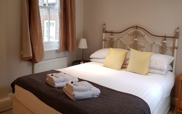 Classic 2 Bedroom Flat Gloucester St
