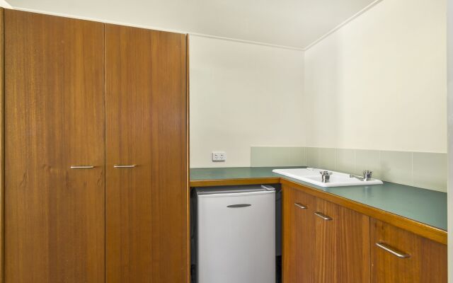 Bayswater Tweed Motel