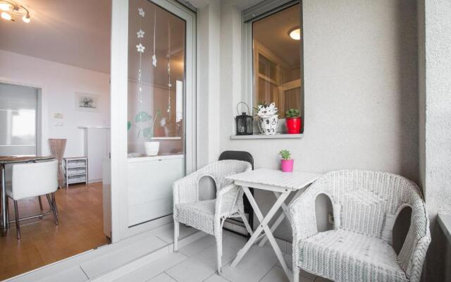 Cozy & Modern Studio with Balcony
