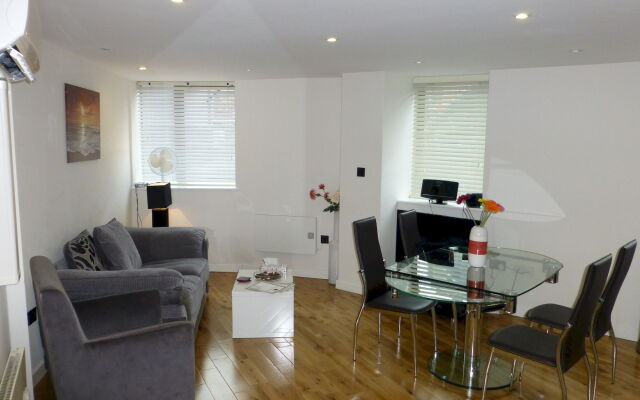 Chelsea Bridge Apartments