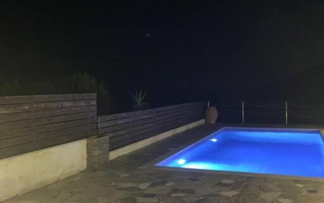 Κυκλαδίτικη μεζονέτα με πισίνα και απεριόριστη θέα