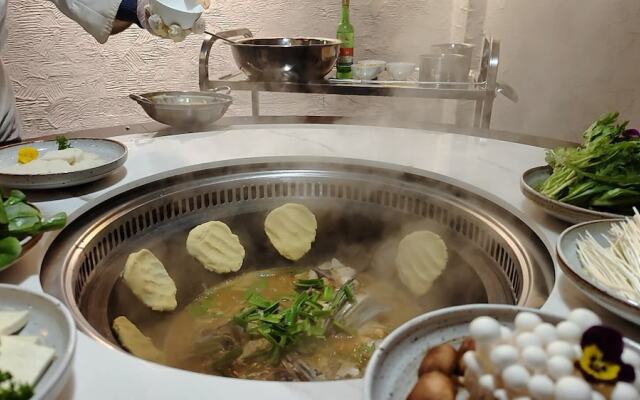 Bright QiandaoLake Resort