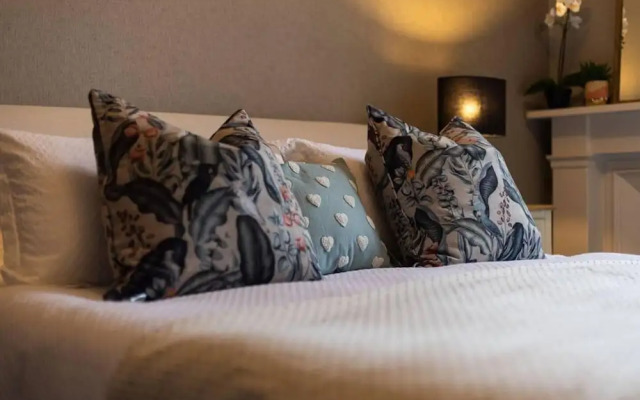 Beautiful Three Bedroom Georgian Home in Edinburgh