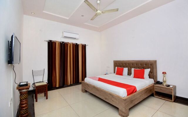 OYO 31031 Ds Royal Guest House