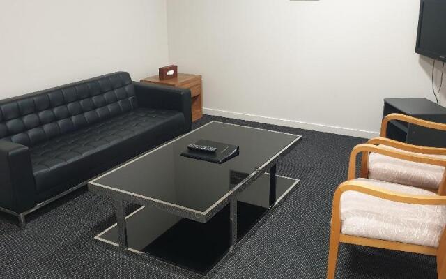 Ramada By Wyndham Hamilton City Center