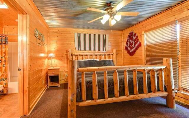 Mountaintop Lodge - Eight Bedroom Cabin