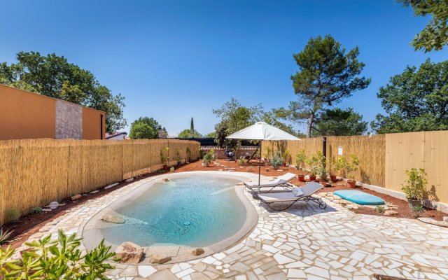 Awesome Home in Peroj with Hot Tub, WiFi & 2 Bedrooms