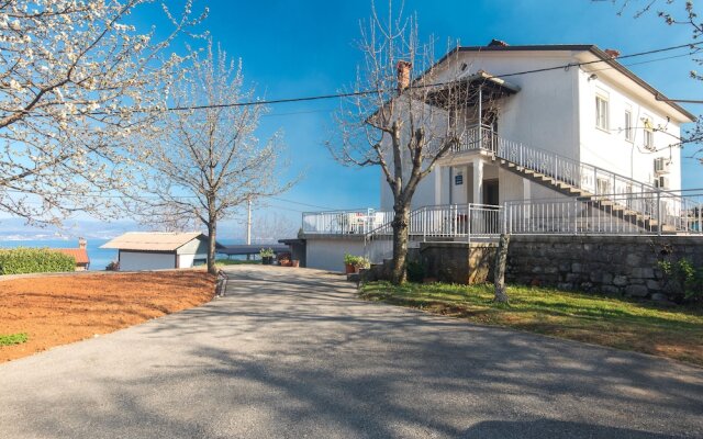 Apartment Lucia & Holiday Home Nino