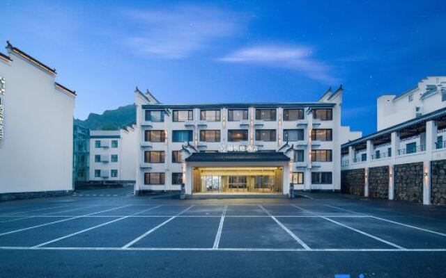 Royeah Hotel