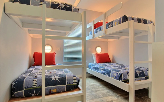 Seahorse Shanty OV32