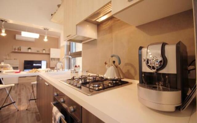 Eur Bright Spacious terraced Apartment