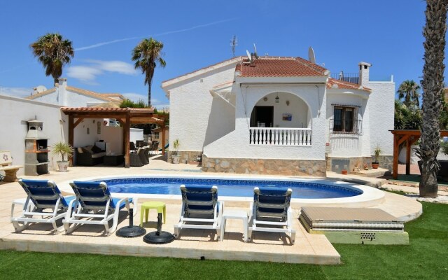 Villa With Private Swimming Pool in Queseda