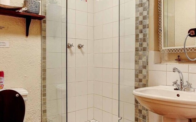 Strand Guesthouse - Hostel