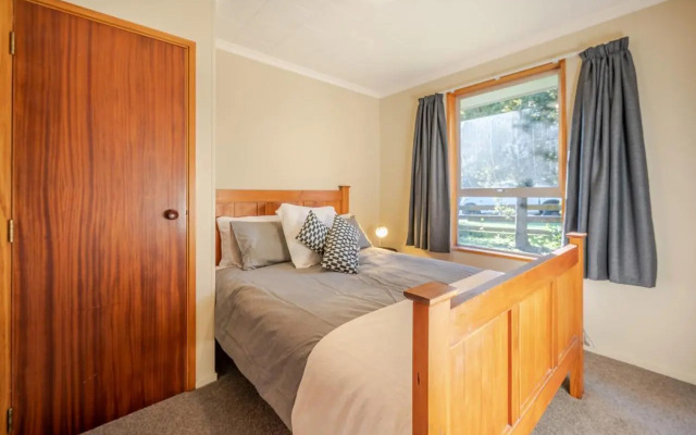 Woodills Wonderland - Akaroa Holiday Home