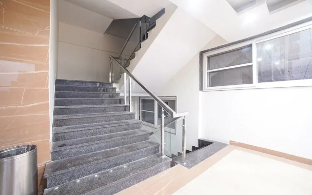 Fabhotel Johri Regency