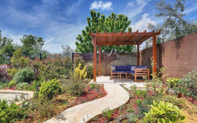 Modern Holiday Home in Medulin With Pool