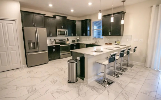 1581 PD - Exquisite 6BR Haven: Private Pool