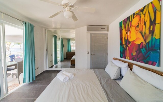 Los Corales Beach Front E101