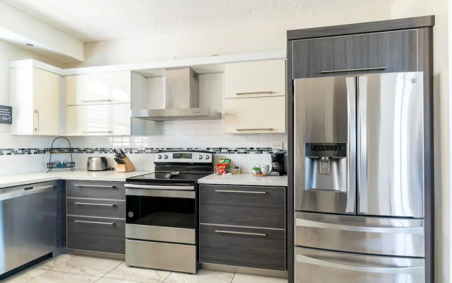 Beachside Near Airport Near Golf Course