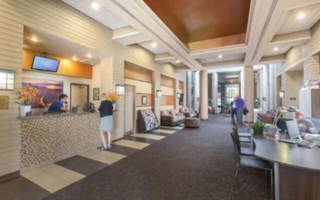 Private One Bedroom Condo on Golf Course, free parking