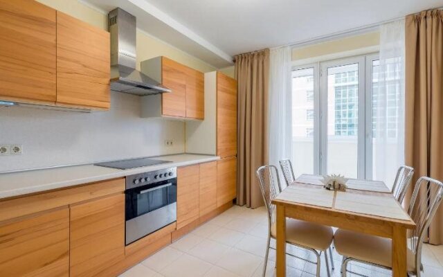 V Dvukh Shagakh na Festivalnom