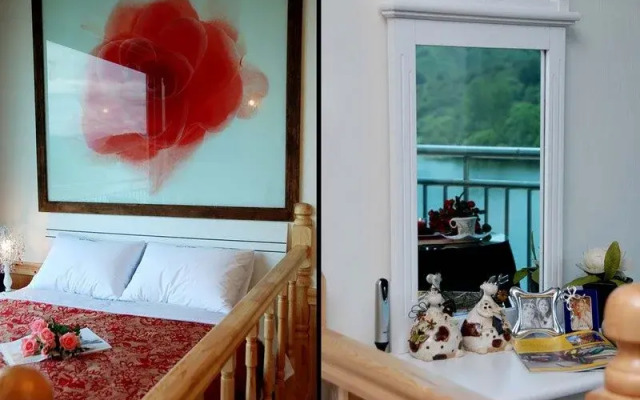 Moonlight Blue Pension