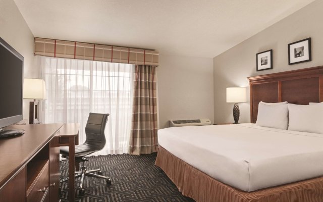 Country Inn & Suites by Radisson, Woodbury, MN