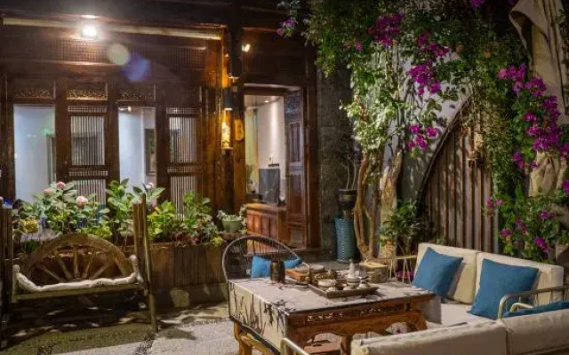 Lijiang Huayu Chain Courtyard Inn