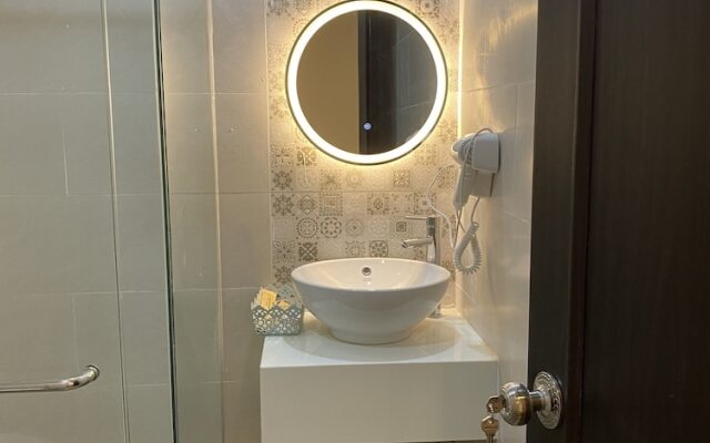GOODTECH LUXURY  Hotel & Apartment