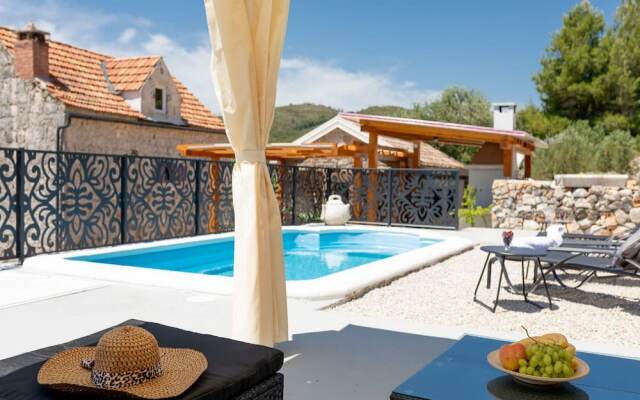 Stone House Prapatna