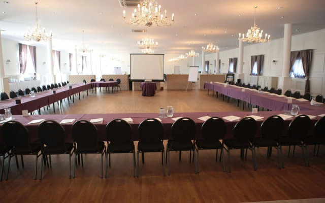 Riviera Resort Modlin Airport