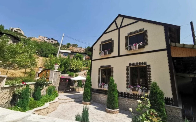 Art Garden Hostel and Tours