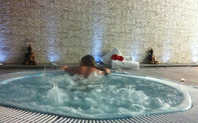 AH Granada Palace Suites Business and Spa