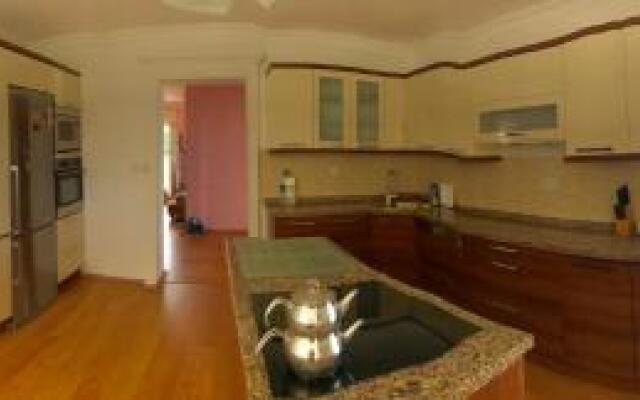 Sadik Villa (Sea View 4 Bedrooms and 4 Bathrooms)