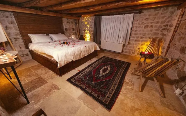 Crassula Cave Hotel