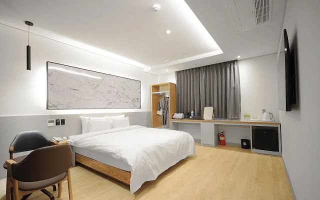 Hound Hotel Gijang