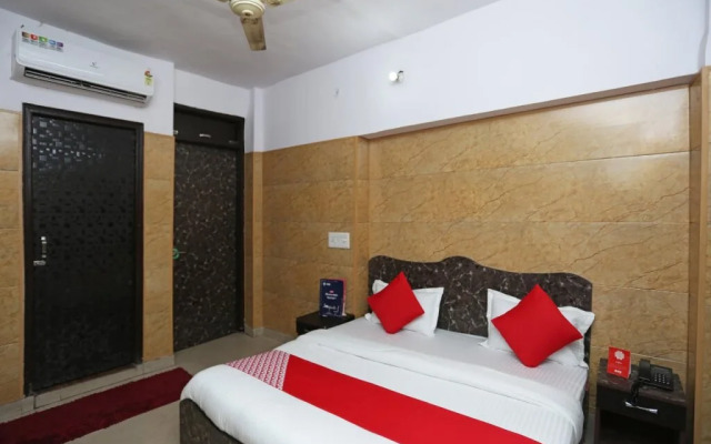 OYO 18782 Hotel Mannat