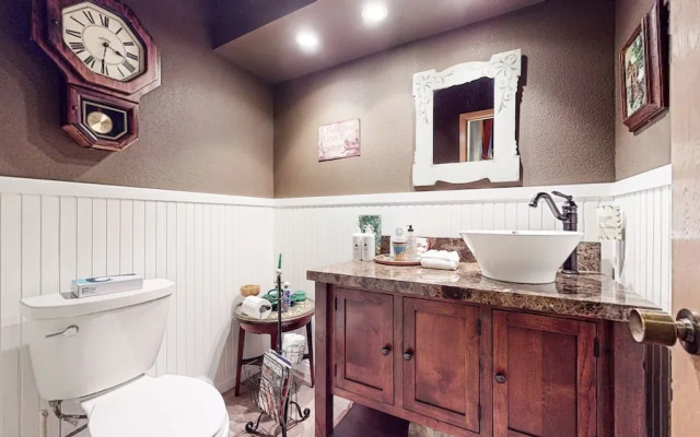 Snowcreek Iv #545 3 Bedroom Condo