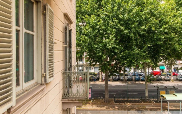 Vanchiglietta Roomy Apartment