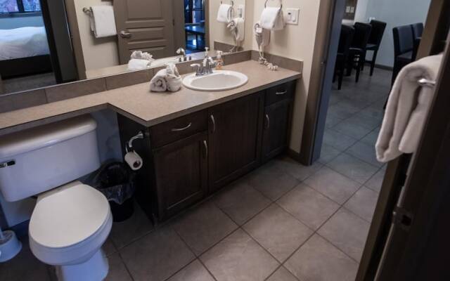 Bright Apartment Facing Pool Area #423