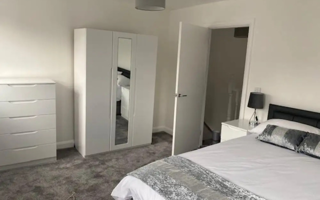 Home Sleeps5-netflix-parkg-near City Center/etihad